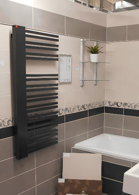 Kromirana zidna kupaonska polica Multi Chrome s tri razine i četvrtastim dizajnom