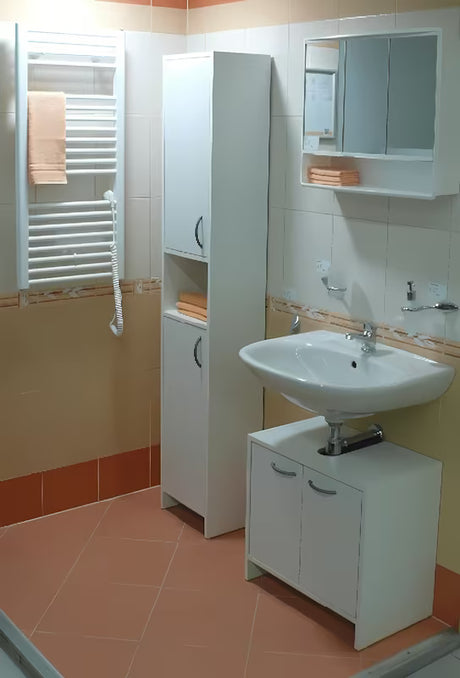 Visoka bijela kupaonski ormarić Multi Praxis od mat laminata s gornjim i donjim vratima