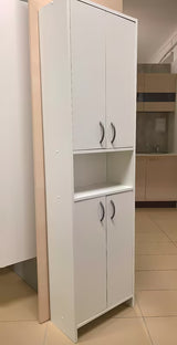 Visoka kupaonski ormarić Multi Praxis od bijelog laminata s dvije police.