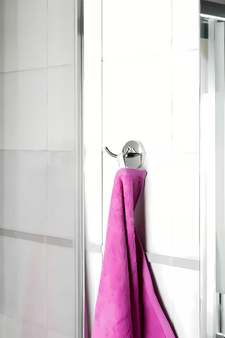 Kromirani dvostruka kuka Multi Simple jednostavnog, bezvremenskog dizajna za kupaonicu.