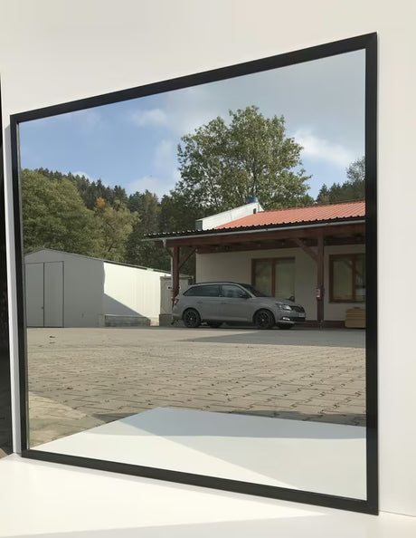 Kupaonsko ogledalo Naturel s crnim aluminijskim okvirom, dimenzije 80 x 80 cm.