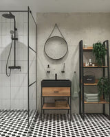 Stojeći regal Naturel Blackframe s crnim metalnim okvirom i MDF pločom u dekoru javora.