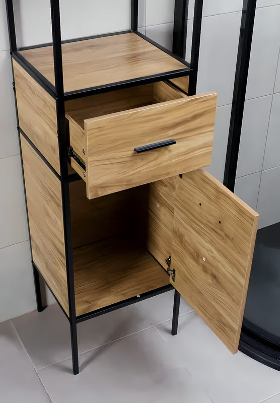 Stojeći regal Naturel Blackframe s crnim metalnim okvirom i MDF pločom u dekoru javora.