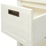 Bijeli stojeći kupaonski ormarić Naturel Country od masivne smreke s četkanom površinom i vratima sa soft-close zatvaranjem.