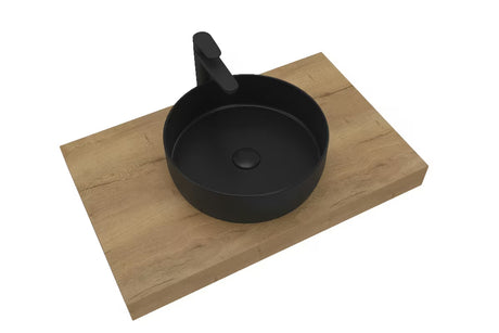 Kupaonski set Naturel Dolce 80x50 cm u dekoru hrasta halifax s umivaonikom na ploču i crnim mat kupaonski dodaci.