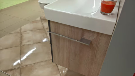 Univerzalni držač ručnika Naturel Chrome pro za montažu vijcima na bočnu stranu kupaonski ormarići.