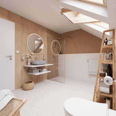 Stojeći regal Naturel Home u dekoru oraha s mat površinom od masivnog drva