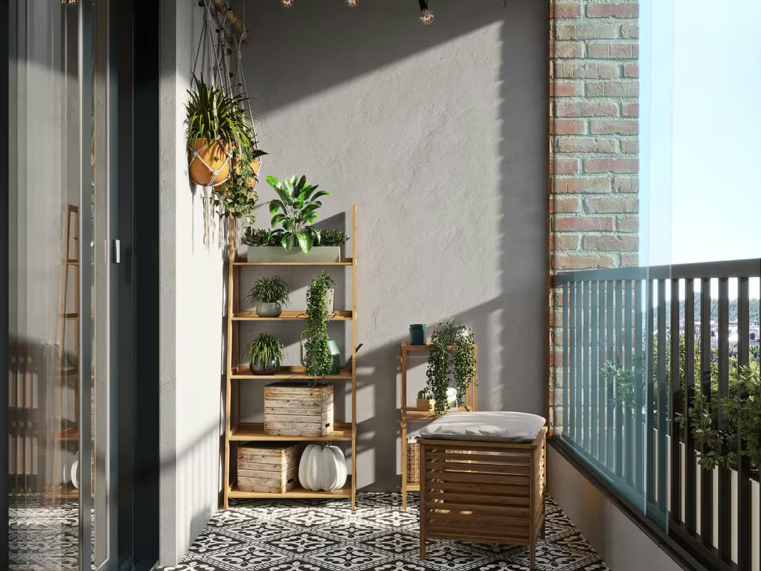 Stojeći regal Naturel Home u dekoru oraha od masivnog drva s mat površinom