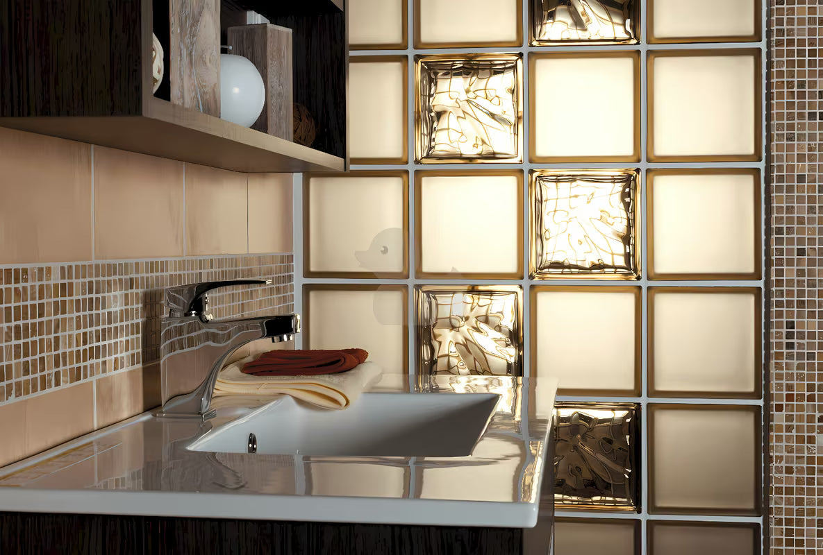 Bijeli keramički umivaonik za kupaonski ormarić Naturel Modena 61x46 cm s odlagališnom plohom i otvorom za pro slavinu u sredini.