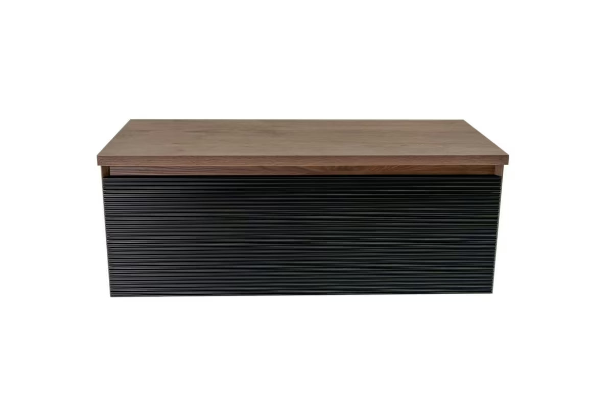 Viseća kupaonski ormarić Naturel Monza u dekoru oraha s crnim rebrastim frontama i pokrovnom pločom