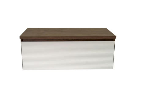 Viseća kupaonski ormarić Naturel Monza u dekoru oraha s bijelim rebrastim frontama i pokrovnom pločom