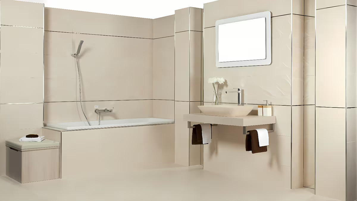 Zidno ogledalo Naturel Pavia 100x75 cm s bijelim okvirom, prikladno za okomitu i vodoravnu montažu.