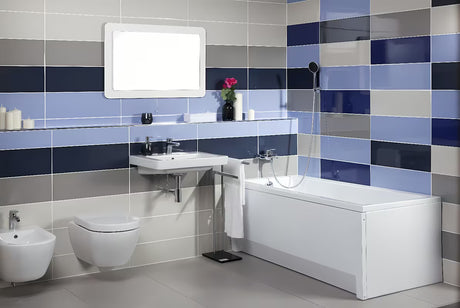 Zidno ogledalo Naturel Pavia 100x75 cm s bijelim okvirom, prikladno za okomitu i vodoravnu montažu.