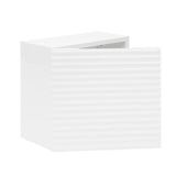 Niska viseća kupaonski ormarić Naturel Savona u sjajno bijeloj boji s glodanim detaljem.