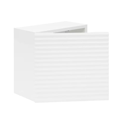 Niska viseća kupaonski ormarić Naturel Savona u sjajno bijeloj boji s glodanim detaljem.