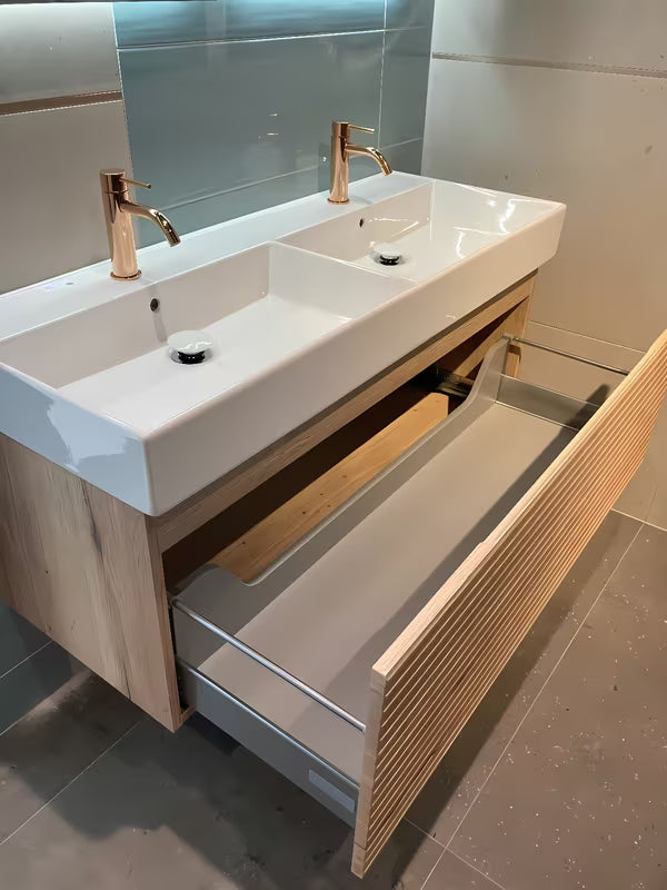 Viseća kupaonski ormarić Naturel Savona s keramičkim dvostrukim umivaonikom u dekoru hrasta halifax