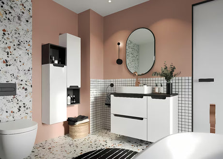 Crni viseći policijski kutija Naturel Stilla za kupaonicu dimenzija 30x30x20 cm.