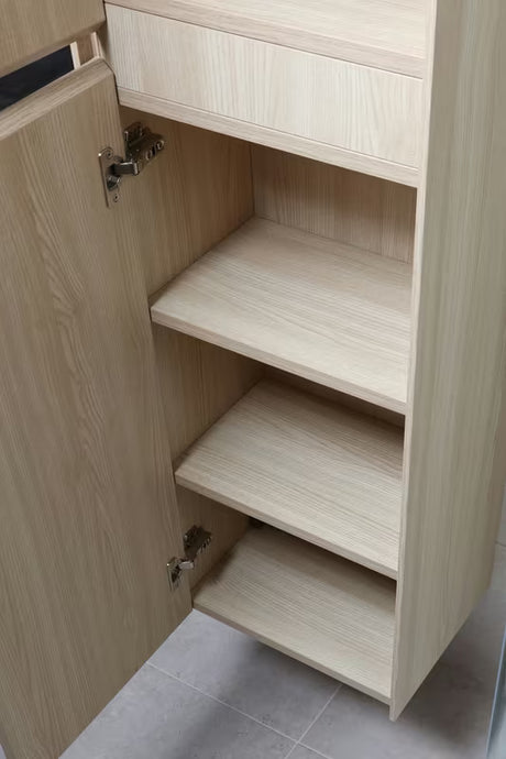 Visoka viseća kupaonski ormarić Naturel Verona s dvoja vrata u svijetlom dekoru drva.