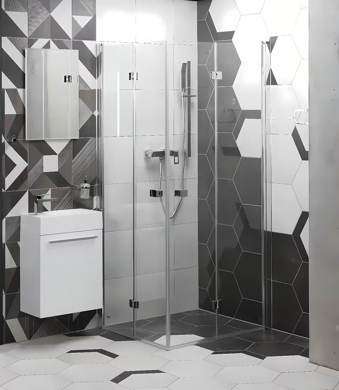 Bijeli ormarić s umivaonikom Naturel Verona s lakiranom frontom i mogućnošću okretanja vrata i mali umivaonici.