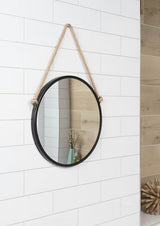 Okruglo viseće ogledalo Naturel s metalnim okvirom u mat crnoj boji, obješeno na čvrsto uže.