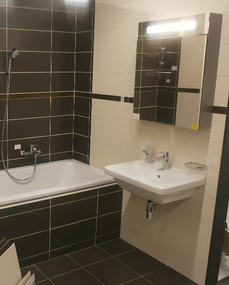 Ormarić s Ogledalom Naturel 60x75 cm u sivo-srebrnoj boji s LED osvjetljenjem i sa zrcalnim vratima.