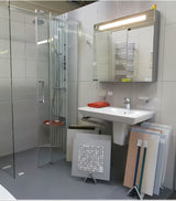 Srebrnosiva ormarić s ogledalom Naturel 80x75 cm s dvama zrcalnim vratima i LED rasvjetom.