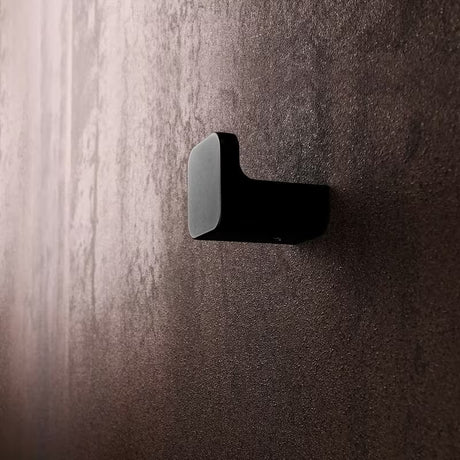 Kukica Nimco Maya u mat crnoj obradi za kupaonicu