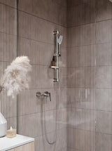 Zidna miješalica za tuš Novaservis Metalia 54 u krom izvedbi s ručnim tušem i crijevom