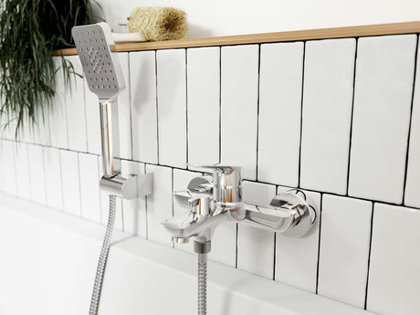 Novaservis Metalia 54 kada zidna slavina u kromu s ručnim tušem i crijevom za tuš