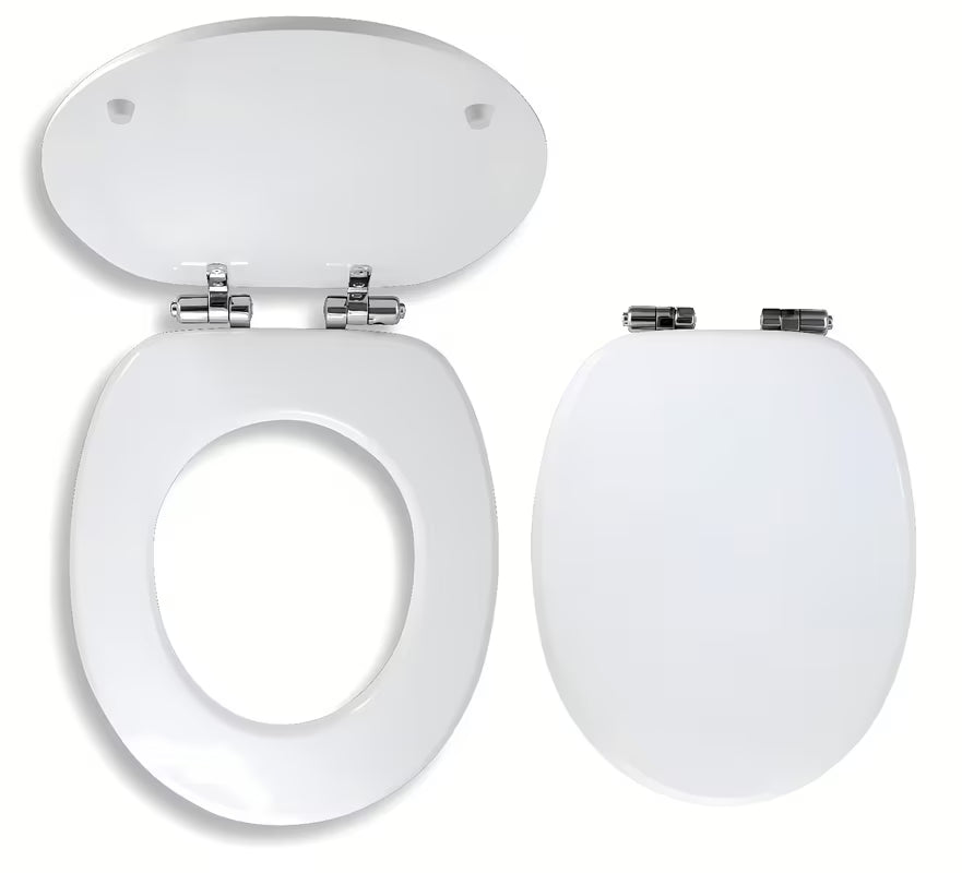 Bijele WC daska Novaservis od lakiranog MDF-a sa sporim zatvaranjem soft Close i kromiranim mesinganim šarkama.