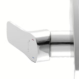 Podžbukna jednoručna baterija miješalica za tuš Optima Cube Way u krom izvedbi čistog minimalističkog dizajna.