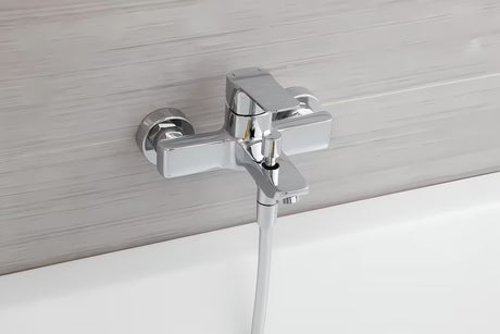 Kromirana zidna jednoručna baterija miješalica za kadu Optima Cube Way bez tuš seta