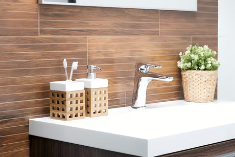 Samostojeći  posuda Optima Libra u bijeloj boji s bambusovim detaljem i četvrtastim dizajnom.