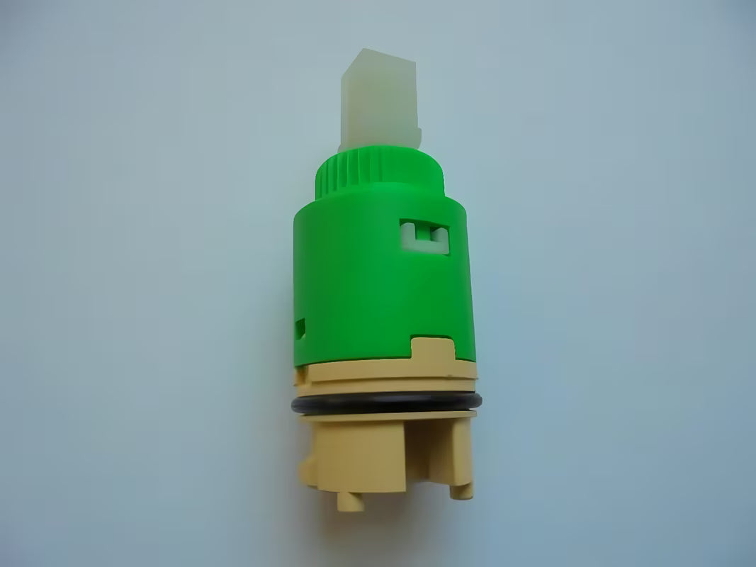 Keramički kartuša Optima pro miješalice , namijenjen pro obnovu glatke regulacije protoka vode.