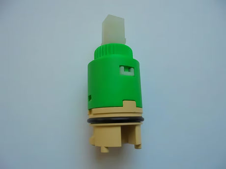 Keramički kartuša Optima pro miješalice , namijenjen pro obnovu glatke regulacije protoka vode.