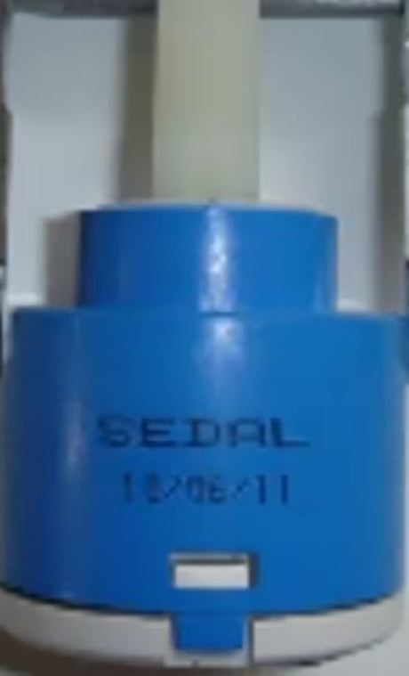 Keramička kartuša Optima pro za glatku regulaciju protoka i temperature vode u slavini.