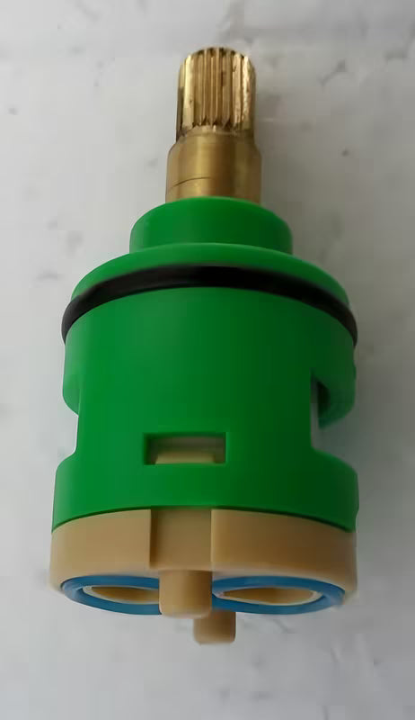 Kartuša Optima kao zamjenski dio pro slavinu pro za regulaciju protoka i temperature vode.