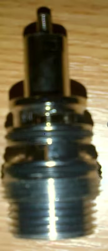 Preusmjerivač Optima za tuš bateriju pro za preusmjeravanje toka vode između izlaza.