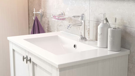 Bijeli keramički dozator sapuna Optima Provence pro kupaonicu u francuskom provansalskom stilu.