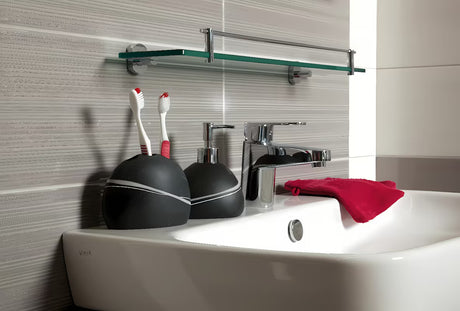 Samostojeći  držač četkica Optima Sidao u crnoj mat izvedbi s modernim dizajnom