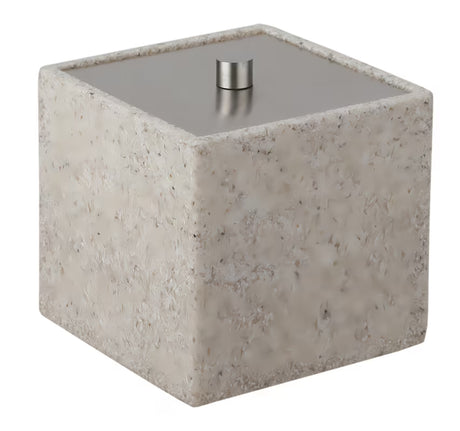 Elegantni višenamjenski kutija s poklopcem Optima Supera u izvedbi light-limestone za kupaonicu.