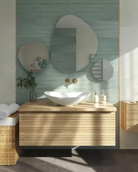 Samostojeći  dozator za tekući sapun Optima Tera u dekoru light-limestone s pumpicom rose gold.