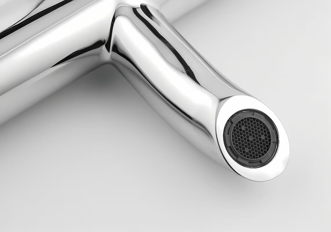 Termostatska zidna miješalica za kadu Optima Chrome u krom izvedbi bez tuš seta.