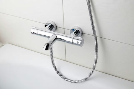 Termostatska zidna miješalica za kadu Optima Chrome u krom izvedbi bez tuš seta.
