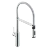 Jednoručna Baterija miješalica za sudoper Paffoni Light u kromiranoj izvedbi s izvlačivim tušem i sa zakretnim izljevom.