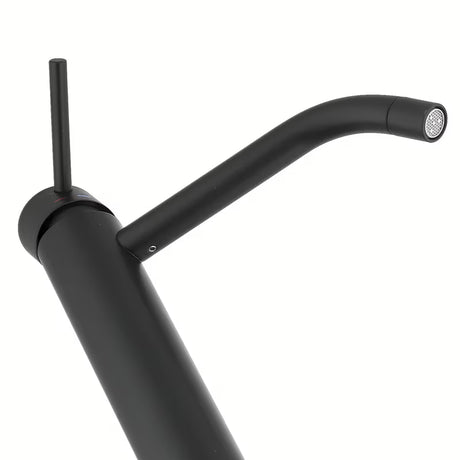 Jednoručna Baterija stojeća miješalica za umivaonik Paffoni Light u crnoj mat izvedbi bez odvoda.