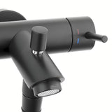 Jednoručna Baterija zidna miješalica za kadu Paffoni Light s tuš setom u crnoj mat izvedbi.