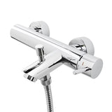 Krom miješalica za kadu Paffoni Light s ručicom i tuš setom pro za zidnu montažu.