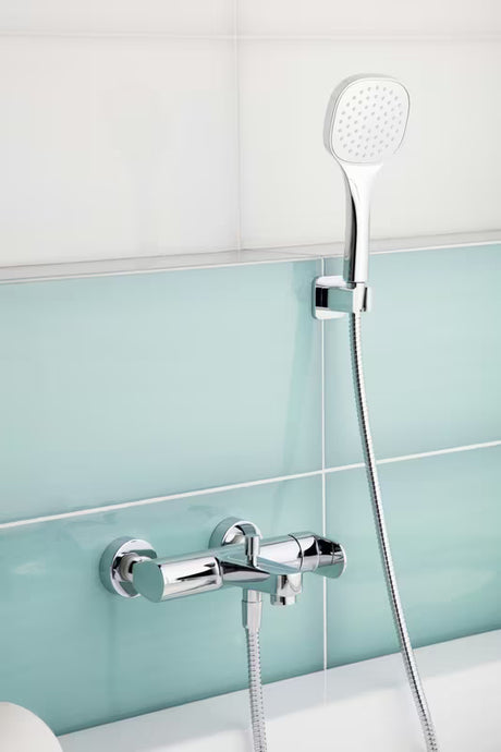 Jednoručna Baterija zidna miješalica za kadu Paffoni Pavia u krom izvedbi sa zaobljenim dizajnom