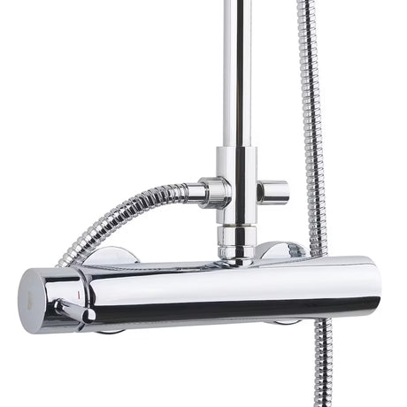 Tuš sustav Paffoni Chrome s polugom, ručnim i nadglavnim tušem u okruglom dizajnu.